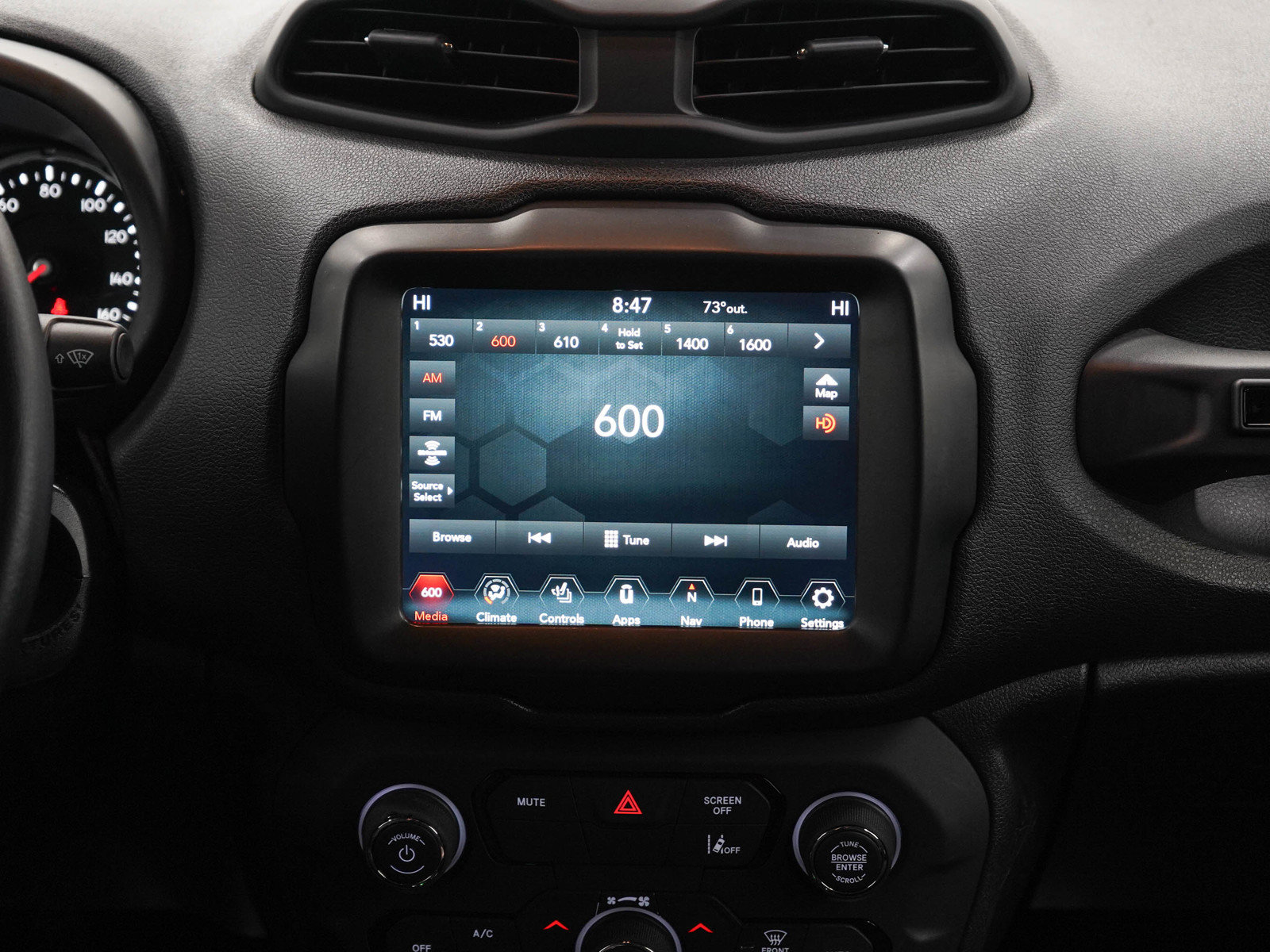 Used 2021 Jeep Renegade Latitude AWD/4WD image 15