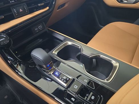 Used 2025 Lexus NX 250 FWD w/ Premium Package image 26