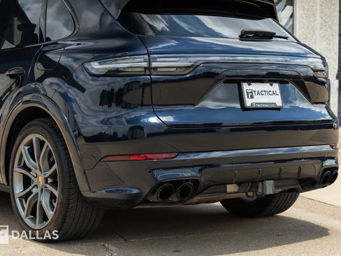Used 2023 Porsche Cayenne Turbo S AWD/4WD image 12