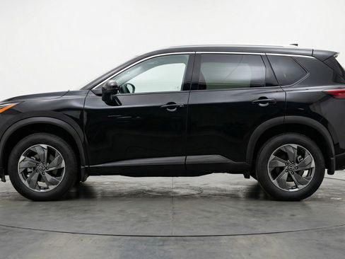 Used 2025 Nissan Rogue SV FWD image 5