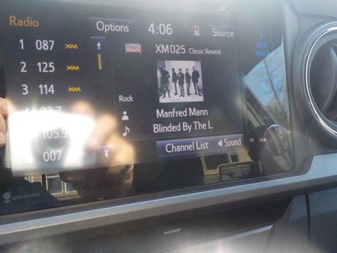 Used 2017 Toyota Tacoma TRD Sport w/ Tow Package (A/T) image 22