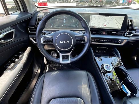 Used 2023 Kia Sportage EX AWD/4WD image 16