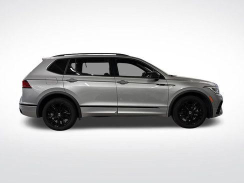 Used 2022 Volkswagen Tiguan SE R-Line FWD image 6