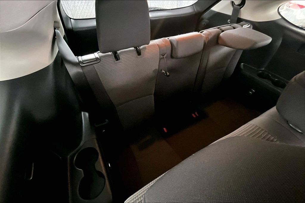 Used 2025 Toyota Highlander LE FWD image 23