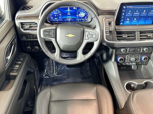 Used 2022 Chevrolet Suburban LT w/ Luxury Package image 21