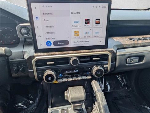 Used 2025 Toyota Tacoma Limited AWD/4WD image 15