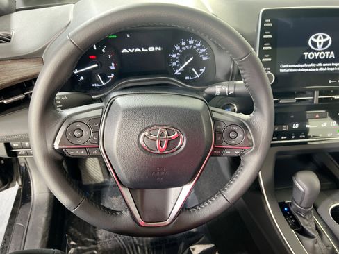 Used 2019 Toyota Avalon XLE w/ Moonroof Package image 11