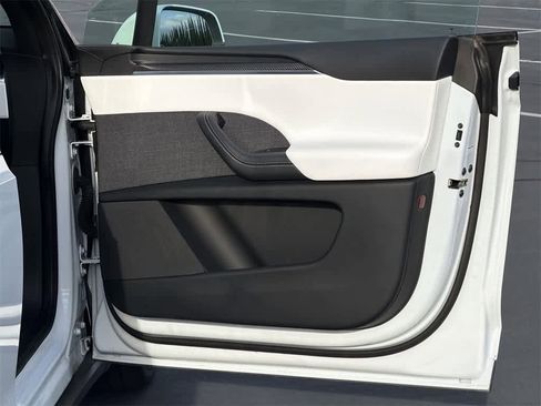 Used 2023 Tesla Model X Plaid image 41