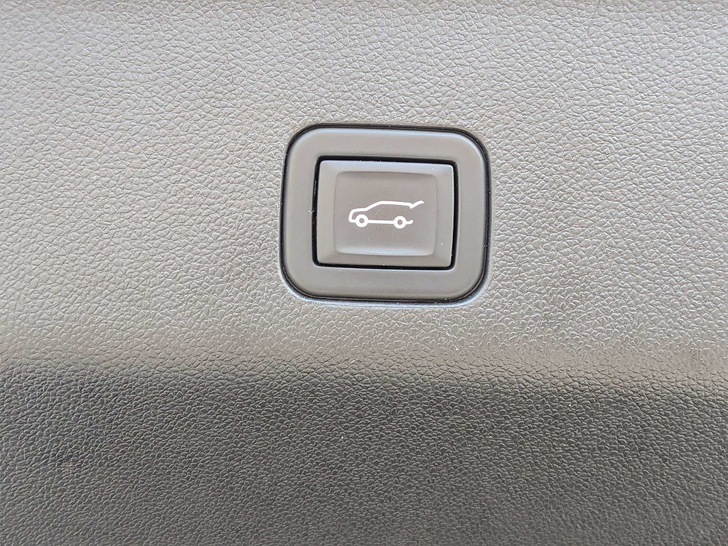 Used 2023 Chevrolet Tahoe LT RWD image 14