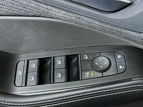 Used 2023 Nissan Rogue SV FWD image 15