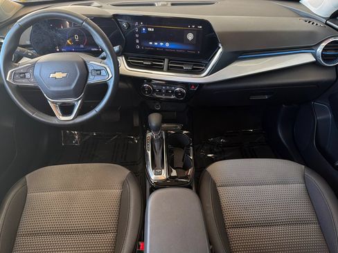 Used 2025 Chevrolet Trax LT w/ Driver Confidence Package FWD image 14