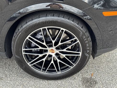 Used 2025 Porsche Cayenne Coupe image 12