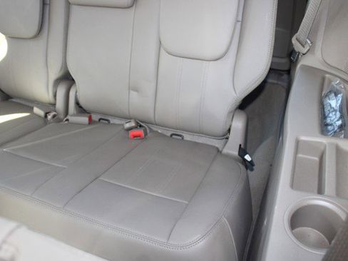 Used 2013 Chrysler Town & Country Touring image 17