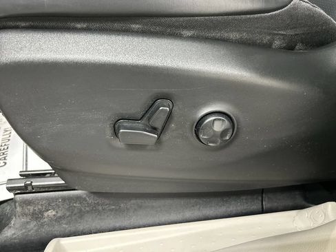 Used 2023 Chrysler Pacifica Touring-L AWD/4WD image 10