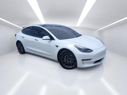 Used 2023 Tesla Model 3 Standard Range RWD image 1
