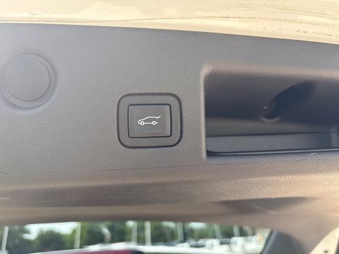 Used 2022 Chevrolet Equinox RS w/ Infotainment Package image 21