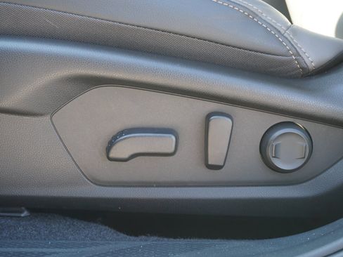 Used 2026 Subaru Outback Limited AWD/4WD image 12