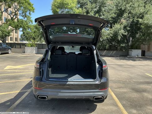 Used 2020 Porsche Cayenne AWD/4WD image 10