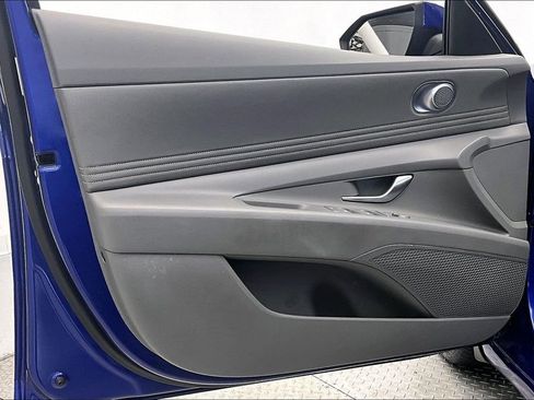 Used 2022 Hyundai Elantra SEL w/ Convenience Package image 17