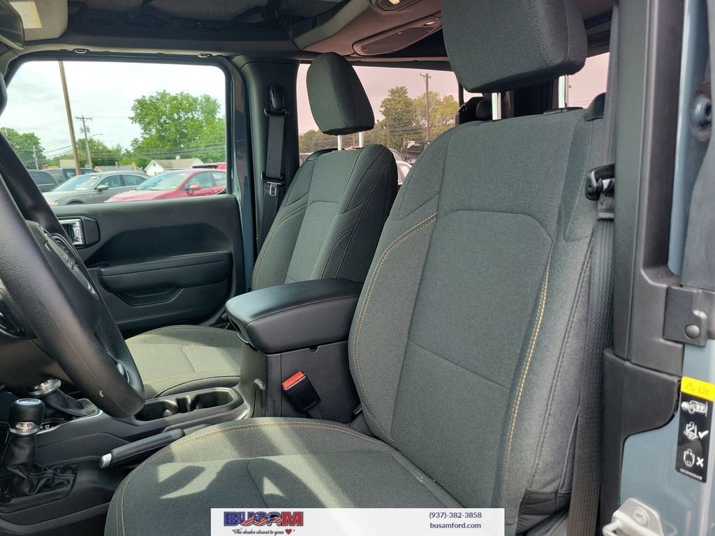 Used 2025 Jeep Wrangler Sport AWD/4WD image 10