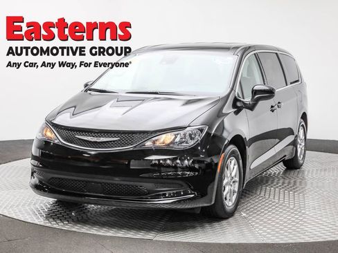 Used 2024 Chrysler Voyager LX image 1