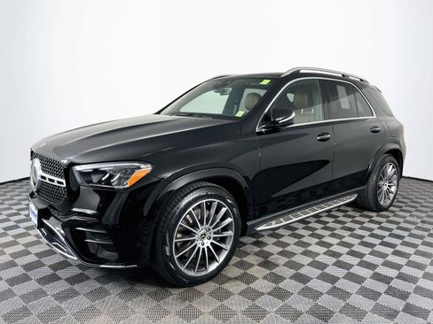 Used 2025 Mercedes-Benz GLE 450e 4MATIC image 2
