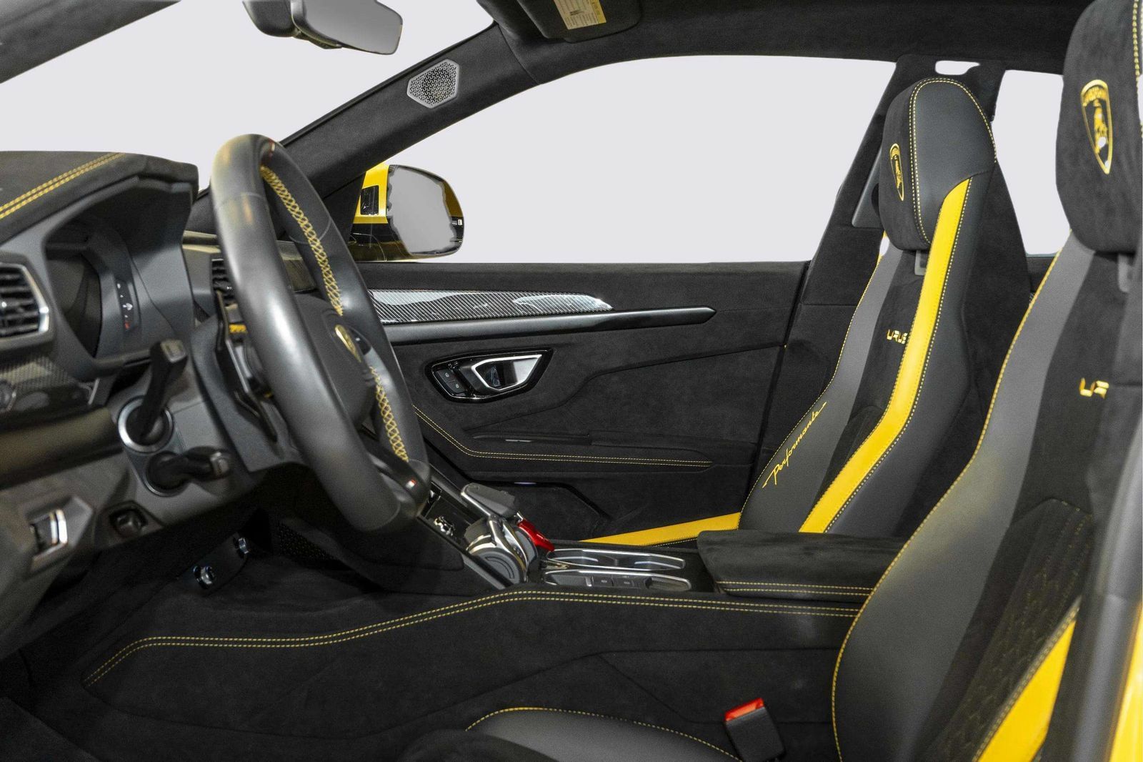 Used 2024 Lamborghini Urus Performante AWD/4WD image 15