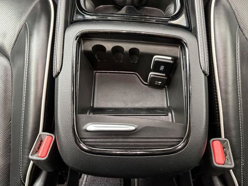 Used 2025 Chrysler Pacifica Limited FWD image 37