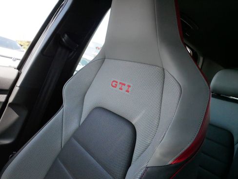 Used 2023 Volkswagen GTI Autobahn image 31