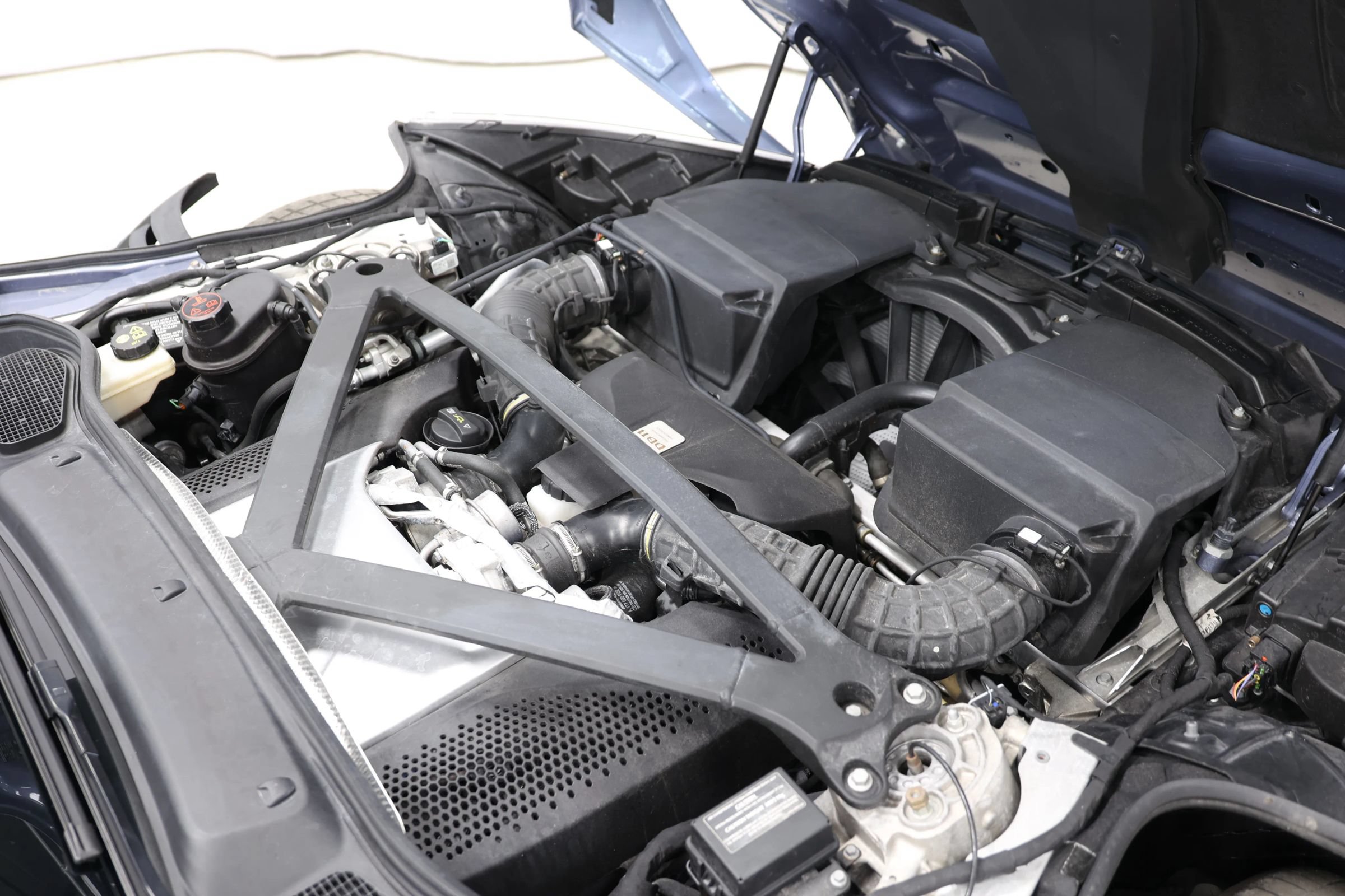 Used 2019 Aston Martin DB11 Coupe RWD image 94