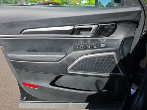 Used 2025 Kia Telluride LX FWD image 18