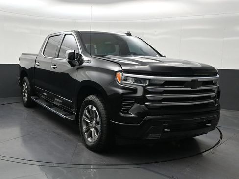 Used 2024 Chevrolet Silverado 1500 High Country w/ Technology Package AWD/4WD image 8