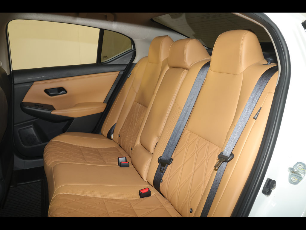 Used 2024 Nissan Sentra SV w/ SV Premium Package FWD image 28