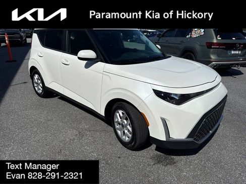 Used 2024 Kia Soul LX w/ Option Group 015 FWD image 3