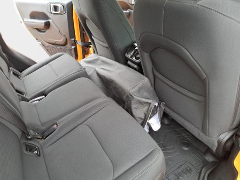 Used 2021 Jeep Gladiator Willys image 11