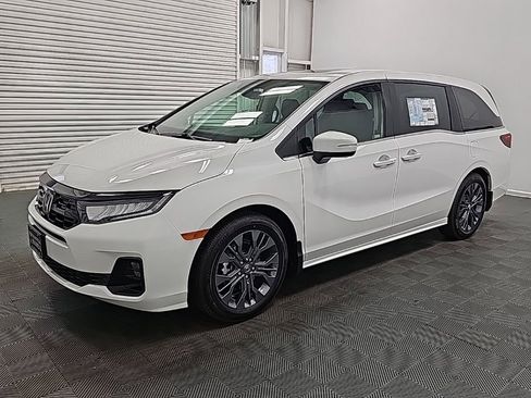 New 2026 Honda Odyssey Touring image 4