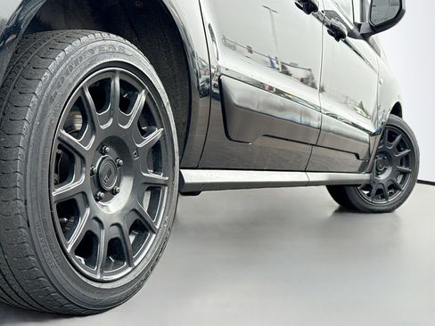 Used 2023 Ford Transit Connect XLT image 17