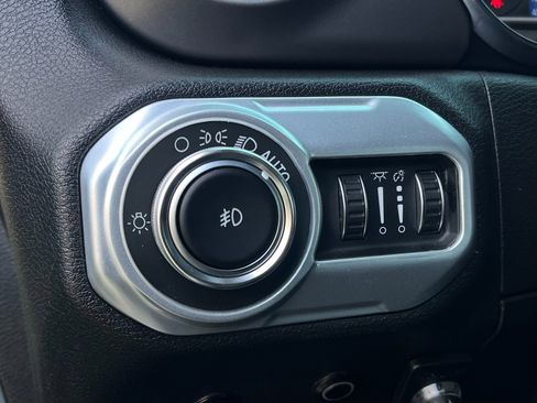 Used 2019 Jeep Wrangler Unlimited Sport S image 39