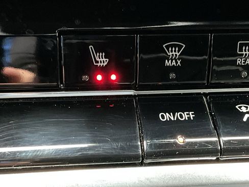 Used 2025 Chevrolet Equinox LT image 32