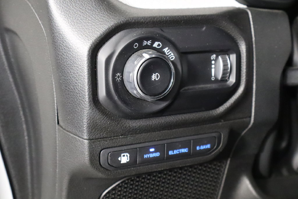Used 2024 Jeep Wrangler Unlimited w/ Convenience Group AWD/4WD image 22