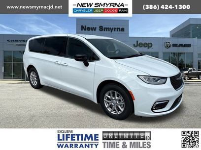 New 2026 Chrysler Pacifica Select