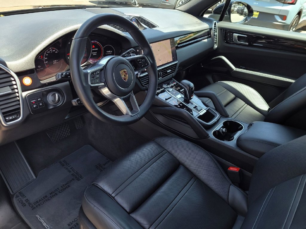 Used 2022 Porsche Cayenne w/ Premium Package AWD/4WD image 9