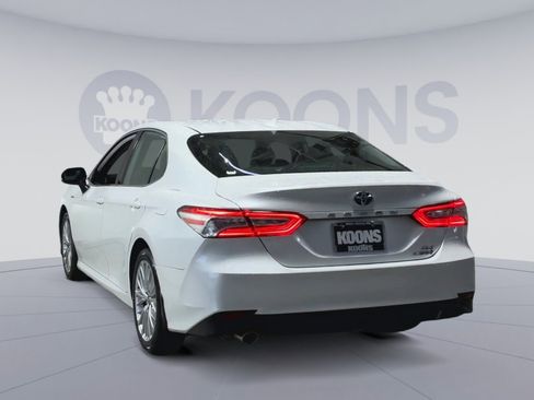 Used 2020 Toyota Camry XLE w/ Sunroof Package image 10
