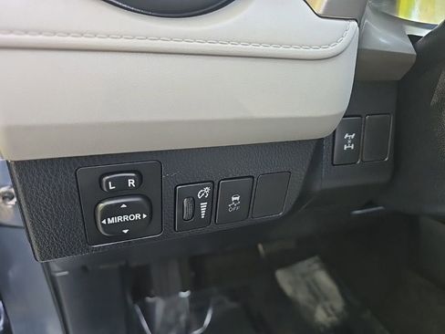 Used 2014 Toyota RAV4 LE AWD/4WD image 18
