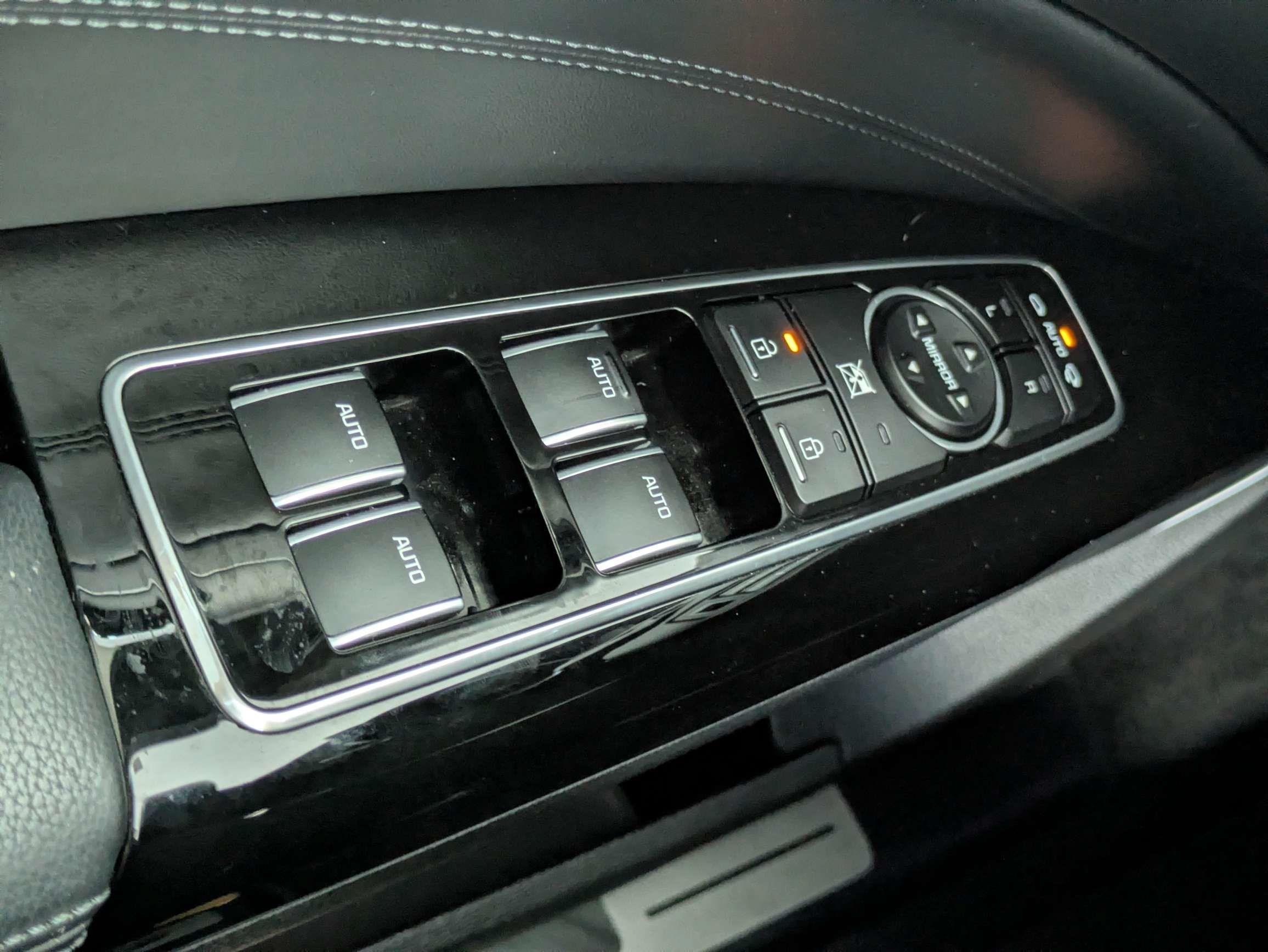 Used 2017 Kia K900 Premium RWD image 12