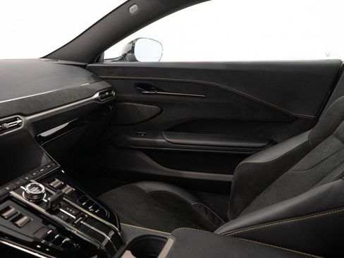 Used 2025 Aston Martin V8 Vantage image 22