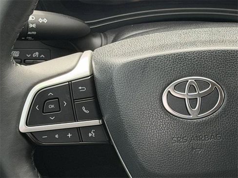 Used 2025 Toyota Grand Highlander XLE image 12