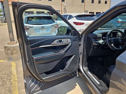 Used 2025 Ford Explorer ST-Line w/ ST-Line Street Pack AWD/4WD image 11