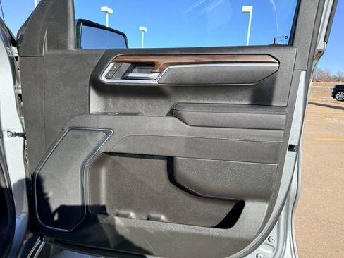 Used 2025 GMC Sierra 1500 SLT image 13