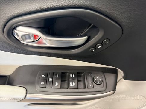 Used 2019 Jeep Cherokee Limited AWD/4WD image 15